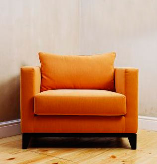 Tapicerías Leonesas mueble de color naranja